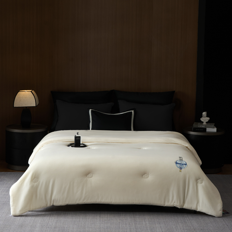 91家纺网 家纺一手货源 找家纺 （总）丽卡家纺 2025新款佩丽丝肌润养 颜玻尿酸春秋被冬被被子被芯