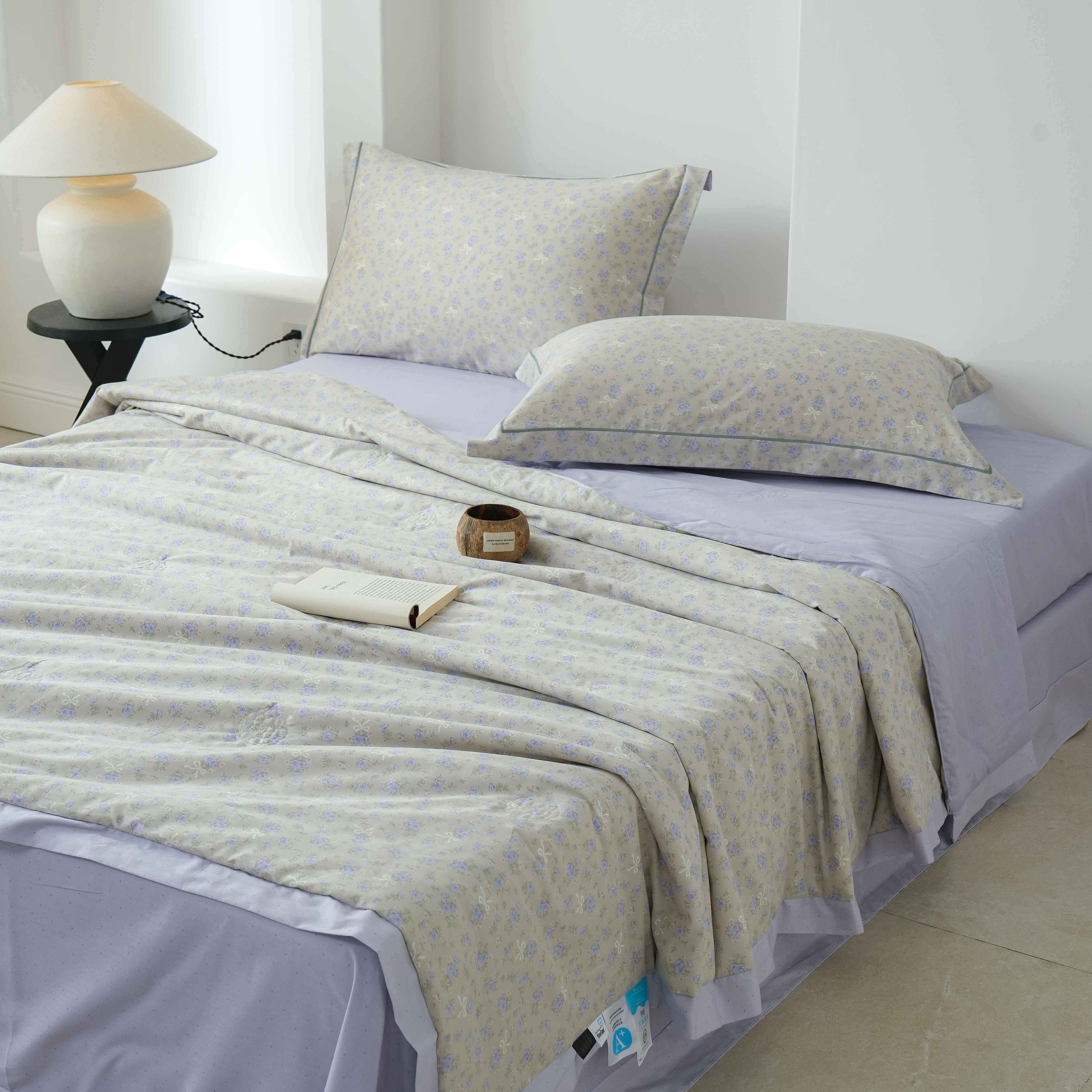 91家纺网 家纺一手货源 找家纺 丽卡家纺 2025新款小清新全棉纯棉夏被夏凉被空调被四件套 柏林花事-紫