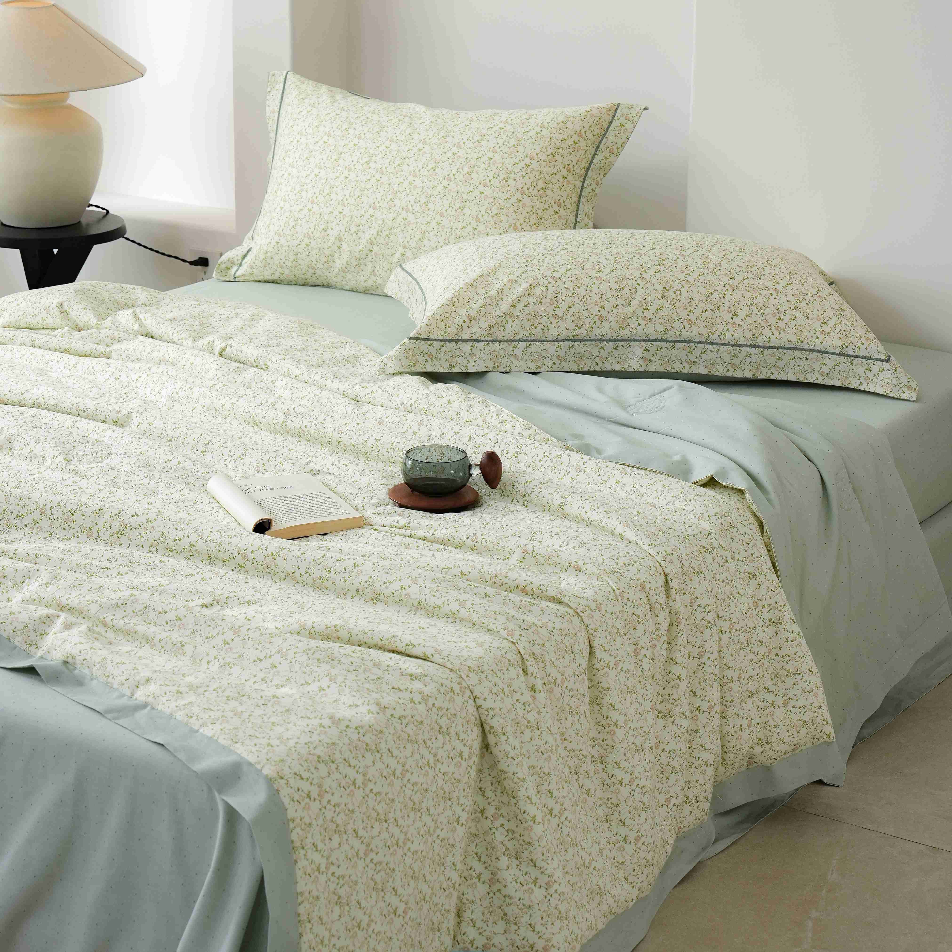 91家纺网 家纺一手货源 找家纺 丽卡家纺 2025新款小清新全棉纯棉夏被夏凉被空调被四件套 未央-绿