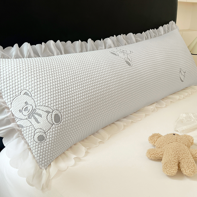 91家纺网 家纺一手货源 找家纺 梦舒羽 2025春夏新款冰豆豆花边双人单枕套枕套单件 冰豆豆-小熊灰