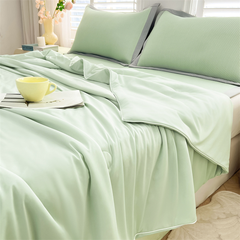 91家纺网 家纺一手货源 找家纺 雯豆家纺 2025夏季新款凉感丝夏被空调被冰丝凉感被芯纯色跑量款被子 凉感丝夏被-淡雅绿