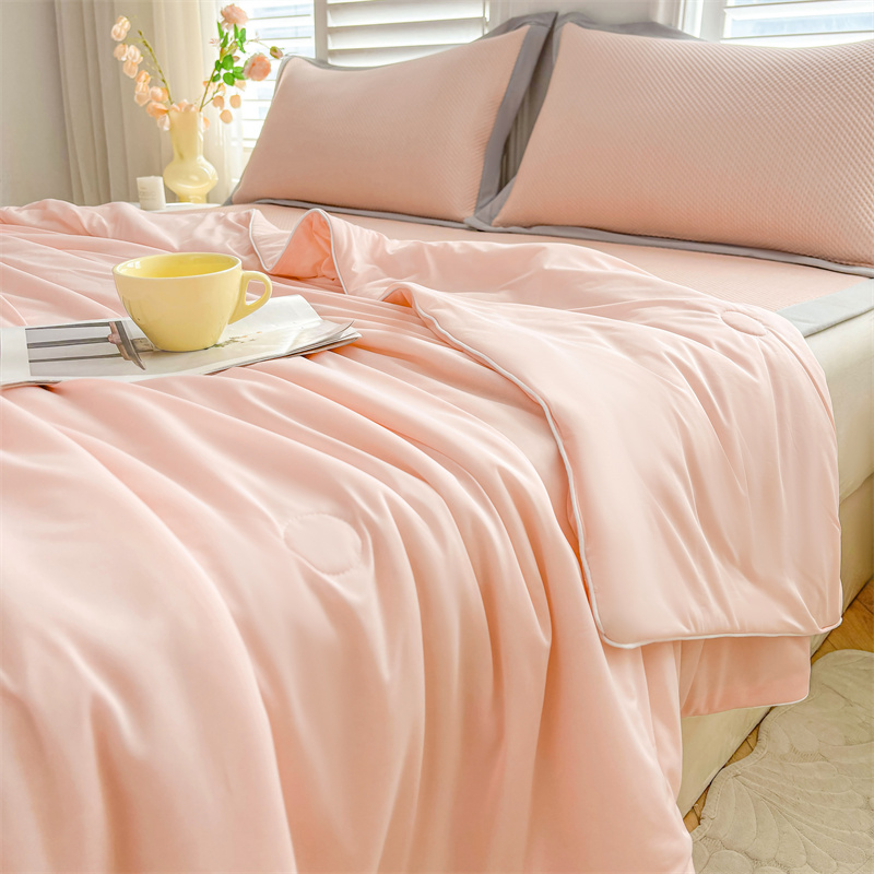 91家纺网 家纺一手货源 找家纺 雯豆家纺 2025夏季新款凉感丝夏被空调被冰丝凉感被芯纯色跑量款被子 凉感丝夏被-蔷薇粉