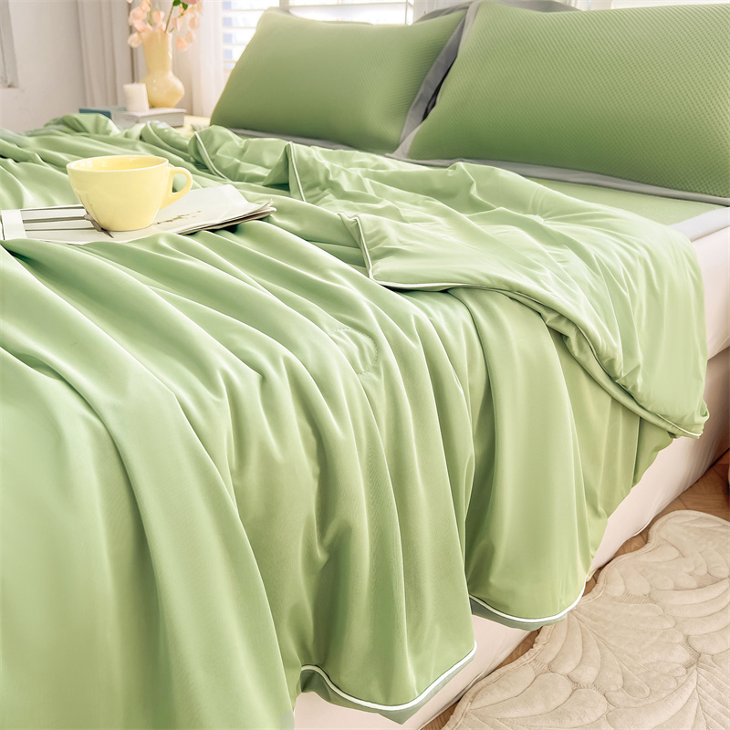 91家纺网 家纺一手货源 找家纺 雯豆家纺 2025夏季新款凉感丝夏被空调被冰丝凉感被芯纯色跑量款被子 凉感丝夏被-牛油果绿